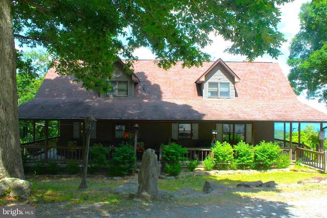 view of front facade with covered porch