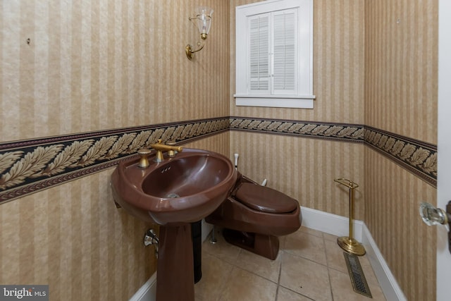 bathroom featuring tile patterned floors, toilet, and sink