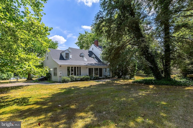 new england style home featuring a front lawn