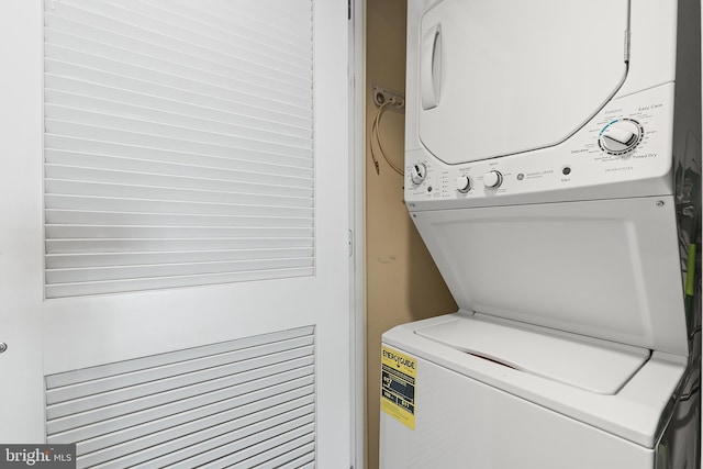 washroom with stacked washer / drying machine