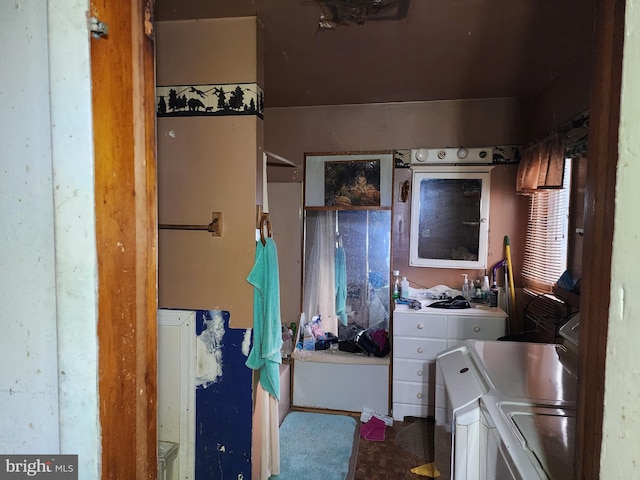 laundry area featuring washer and clothes dryer