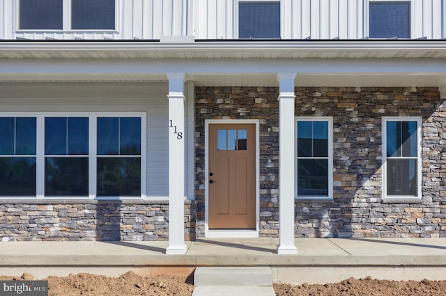 entrance to property featuring a porch