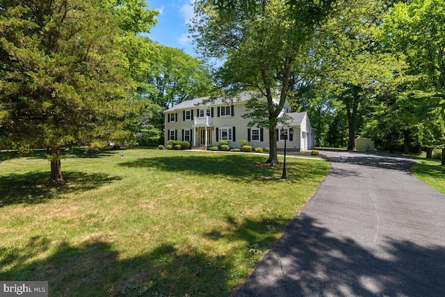 colonial home with a front yard