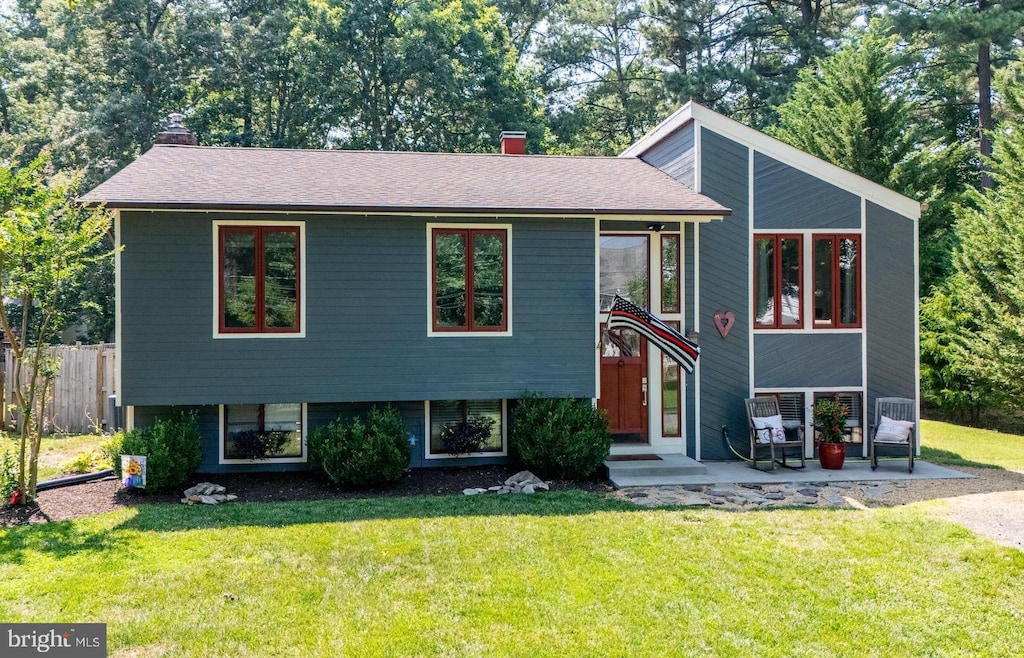 split foyer home with a front lawn