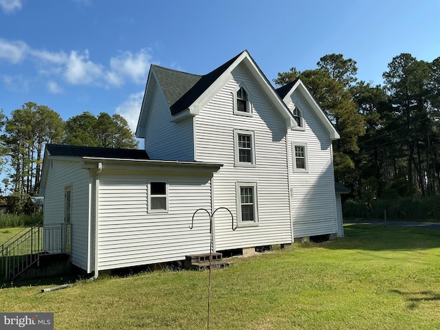 back of house featuring a yard