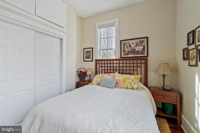 bedroom with a closet