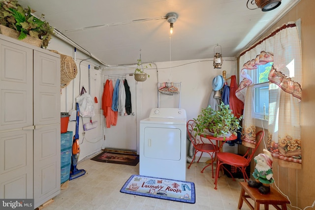 laundry area featuring washer / dryer