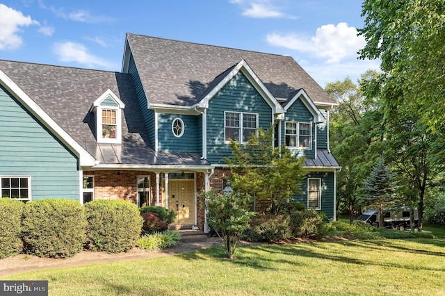 view of front facade with a front yard