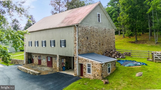 view of outbuilding featuring a yard