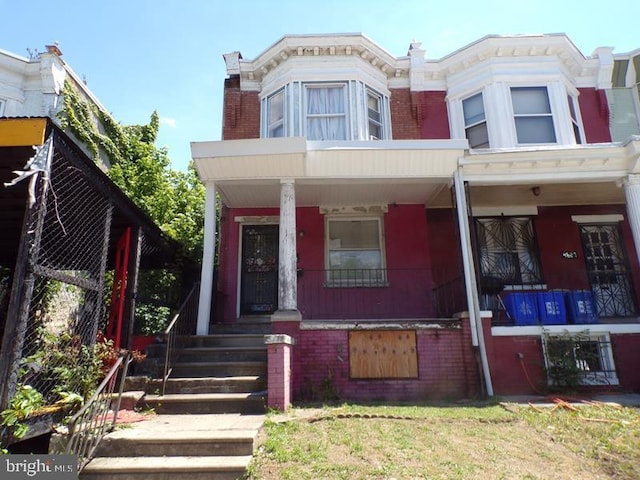 view of front of property featuring a porch