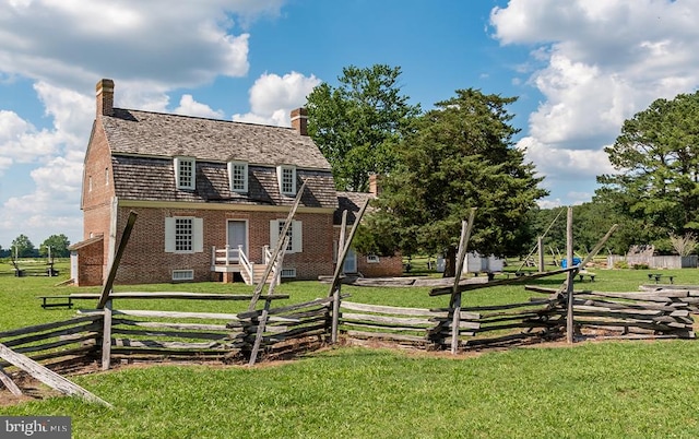 view of front facade with a front lawn