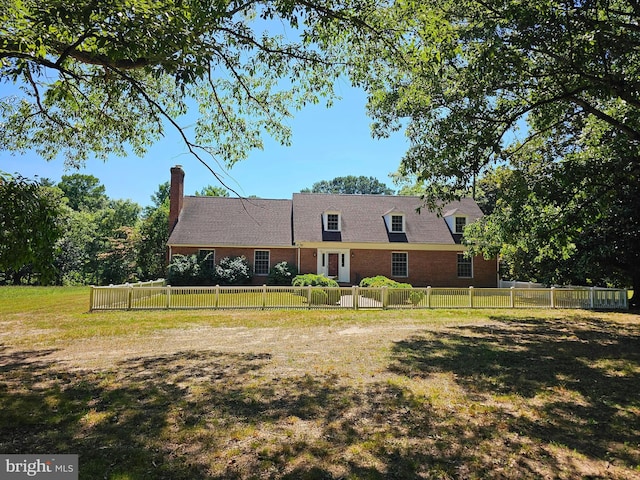 cape cod home featuring a front yard