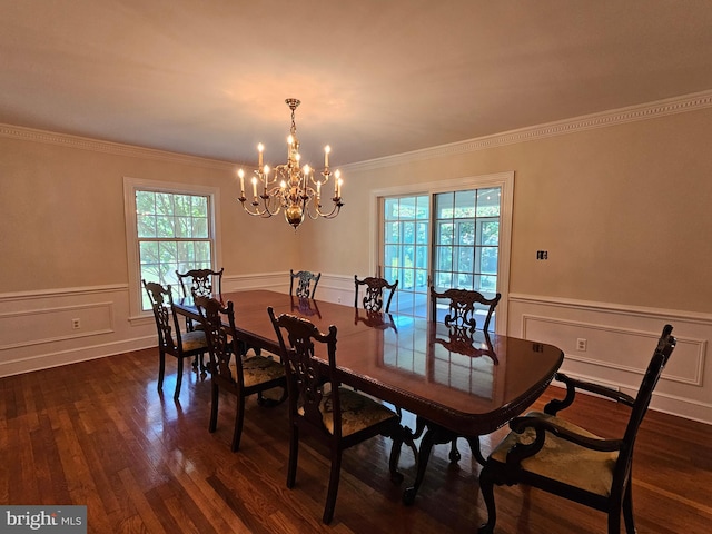 dining room featuring crown molding, an inviting chandelier, and dark hardwood / wood-style floors