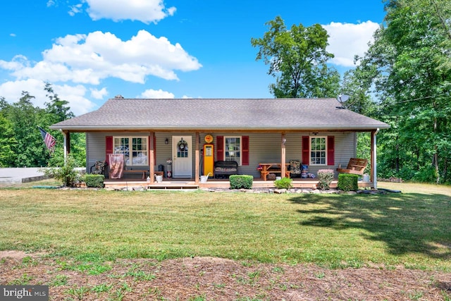 view of front of house featuring covered porch and a front yard