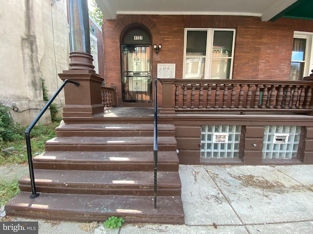 property entrance with covered porch