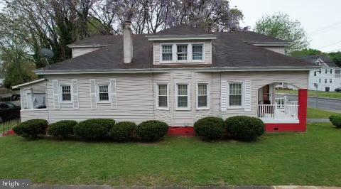 exterior space featuring a lawn