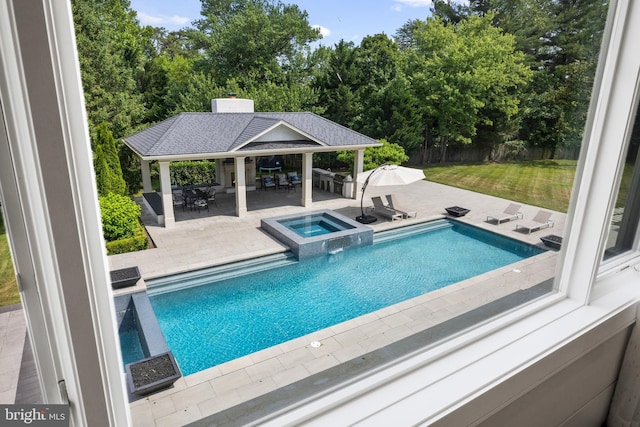 view of pool with a patio area, an in ground hot tub, a yard, and a bar