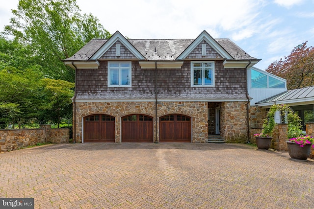 view of front facade with a garage