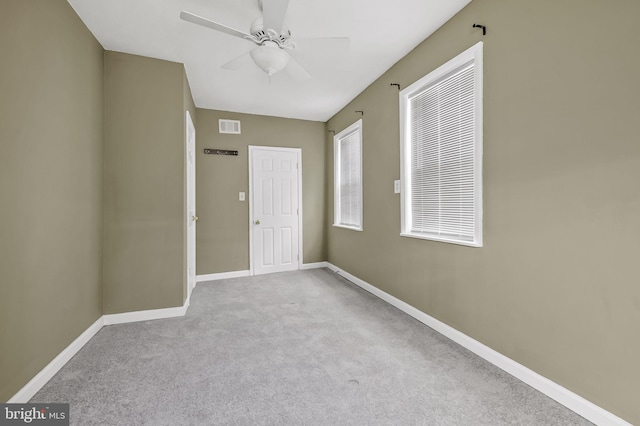 carpeted empty room featuring ceiling fan