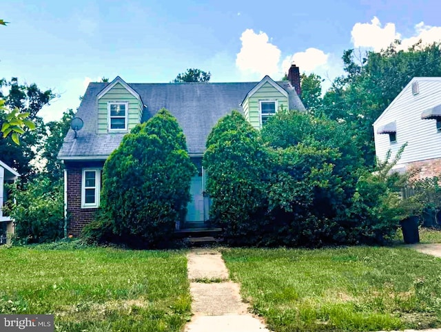 view of front of property with a front yard