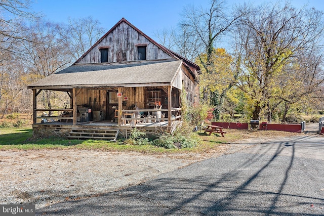 view of front facade with a porch