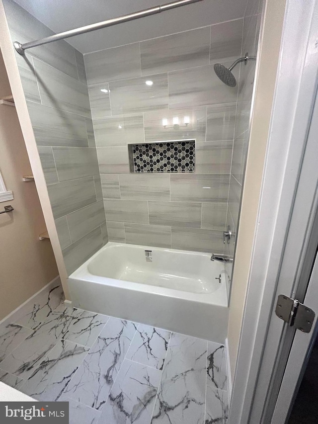 bathroom featuring tiled shower / bath combo