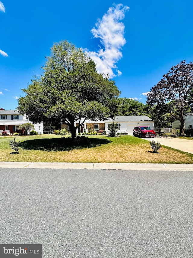 view of front of property featuring a garage and a front lawn