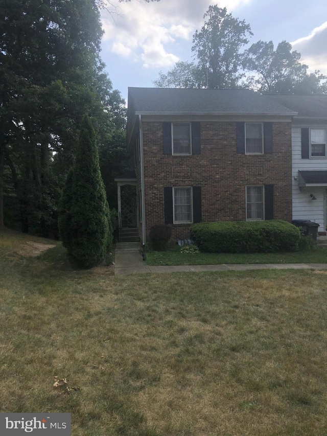 view of front of house with a front yard