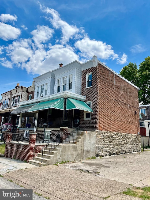 view of front of house