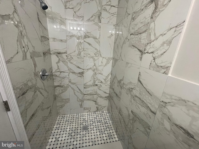 bathroom with a tile shower