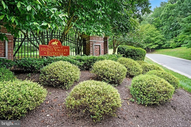 view of community / neighborhood sign