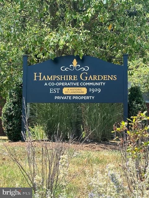 view of community / neighborhood sign