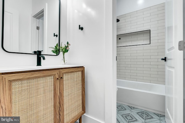 bathroom featuring vanity and tiled shower / bath