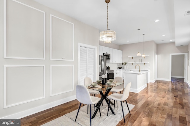 dining space featuring sink and light hardwood / wood-style floors