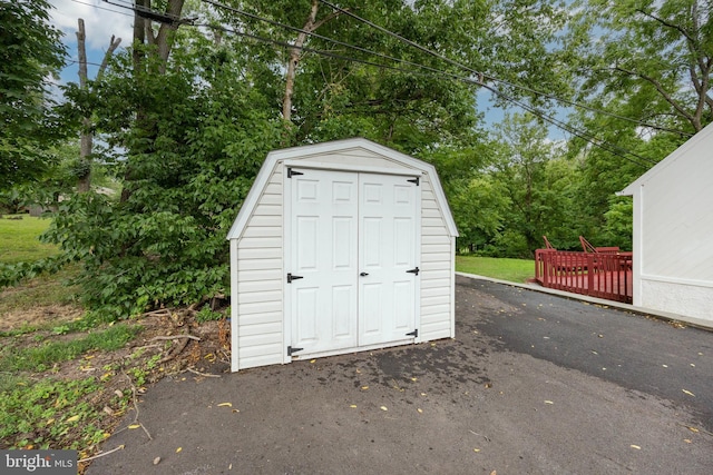 view of outbuilding