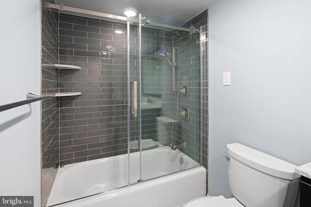 bathroom with combined bath / shower with glass door and toilet