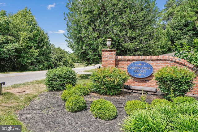 view of community / neighborhood sign