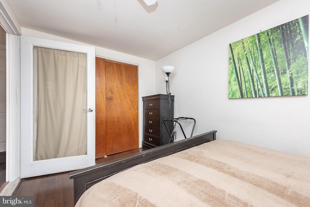 bedroom featuring hardwood / wood-style floors and ceiling fan