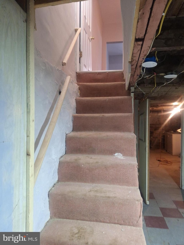 staircase featuring washer / clothes dryer