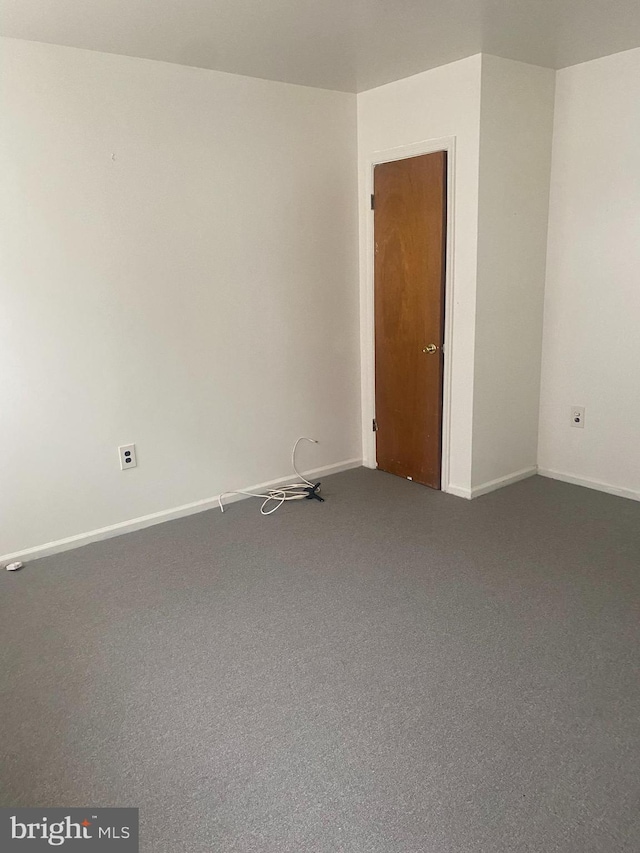 spare room featuring carpet flooring