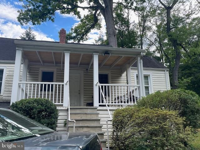 view of front of house featuring a porch