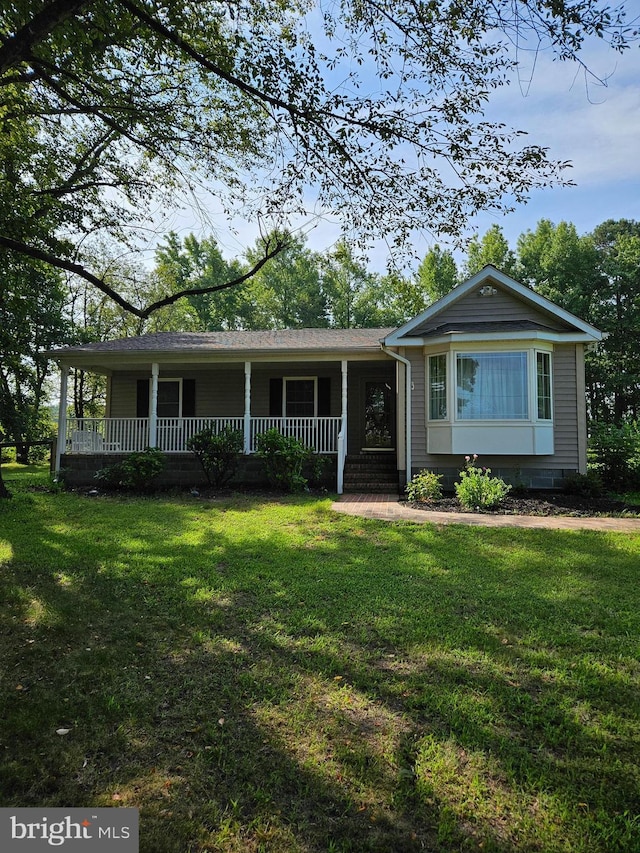 view of front of home featuring covered porch and a front lawn