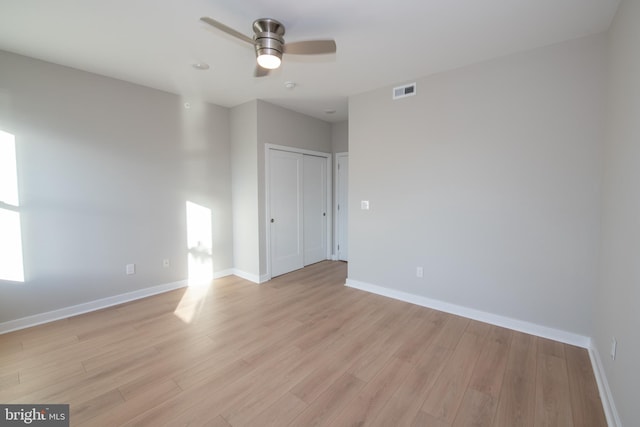 empty room with light hardwood / wood-style flooring and ceiling fan