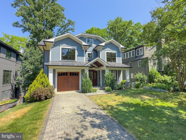 view of front of house featuring a front lawn and a garage