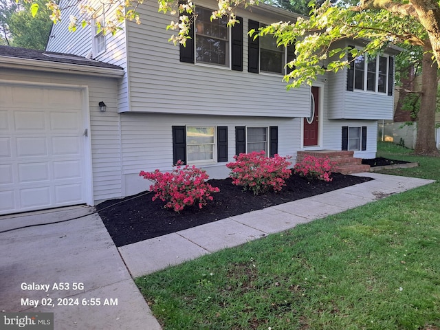 view of front of property with a garage and a front yard