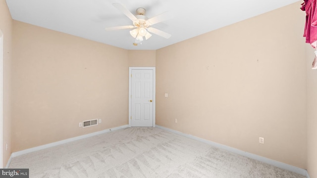 carpeted empty room featuring ceiling fan