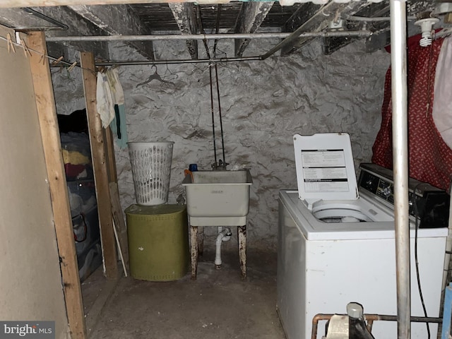 laundry room featuring washing machine and clothes dryer and sink