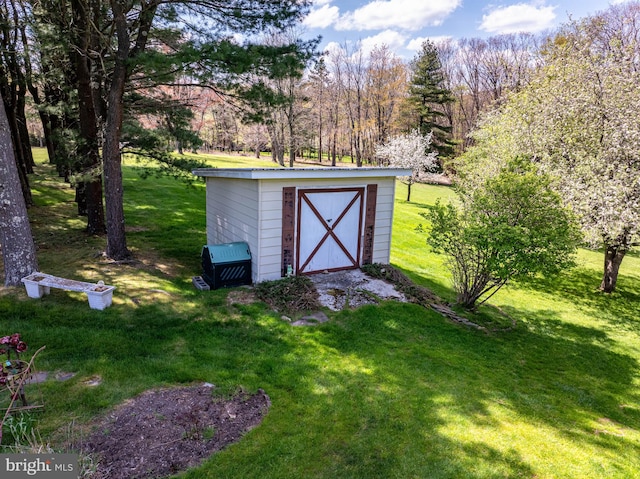 view of outdoor structure featuring a yard