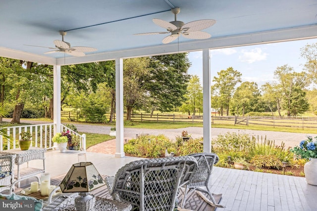 sunroom with ceiling fan