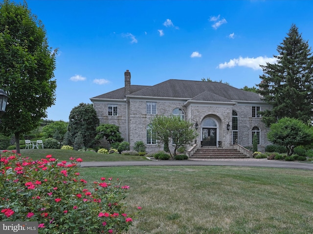 view of front of house featuring a front yard